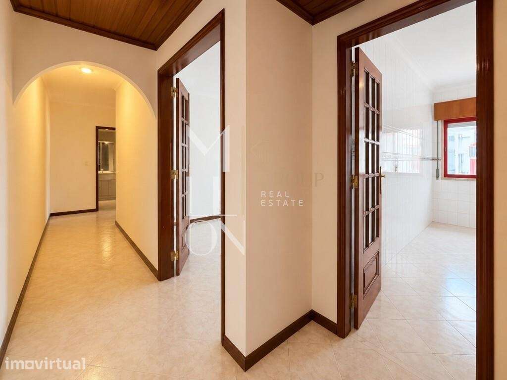 T2 ENORME COM PARQUEAMENTO E ELEVADOR - Grande imagem: 2/40