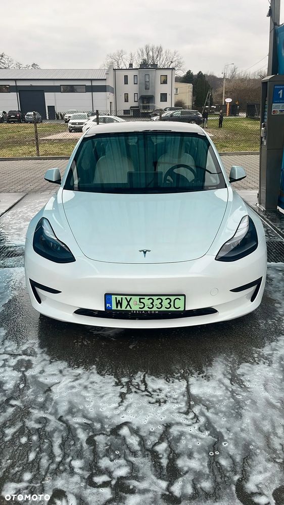 Tesla Model 3 - 1