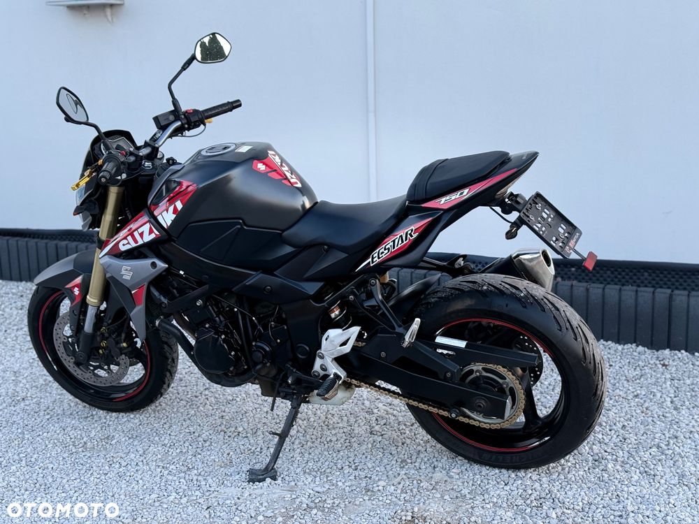 Suzuki GSR - 9