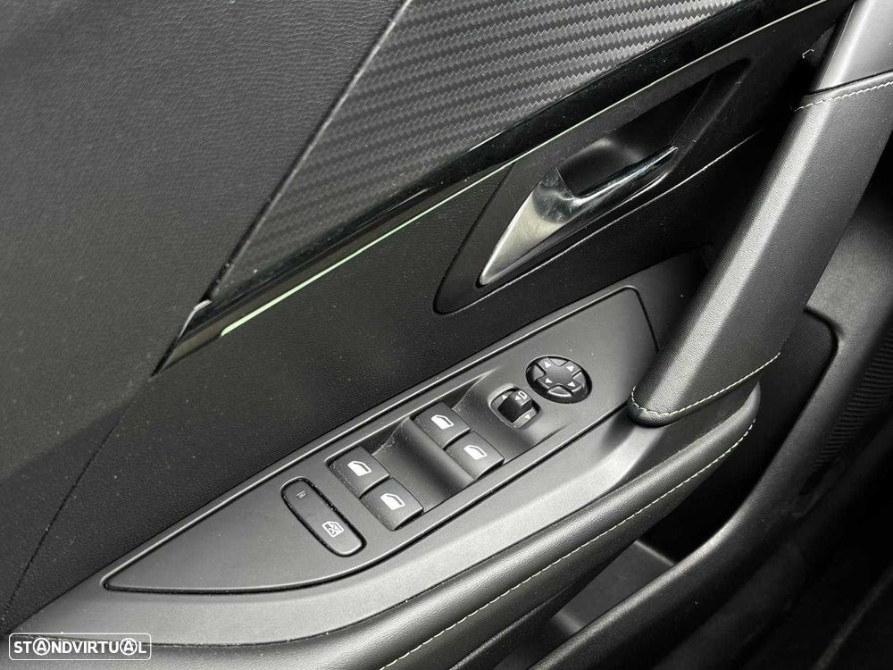 Peugeot 208 1.2 PureTech GT EAT8 - 11