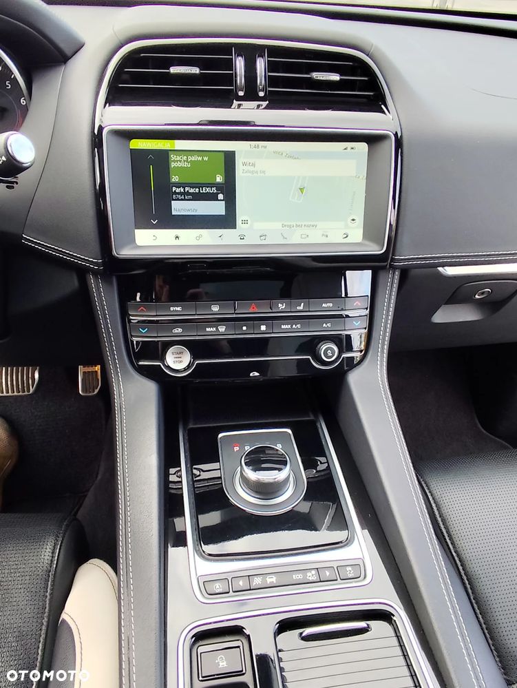 Jaguar F-Pace - 21