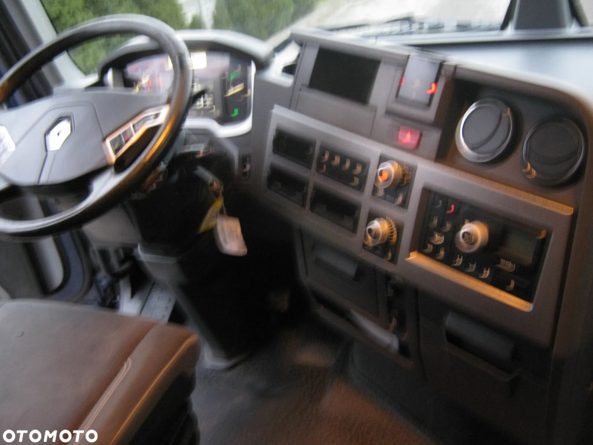 Renault T- 520 - 11