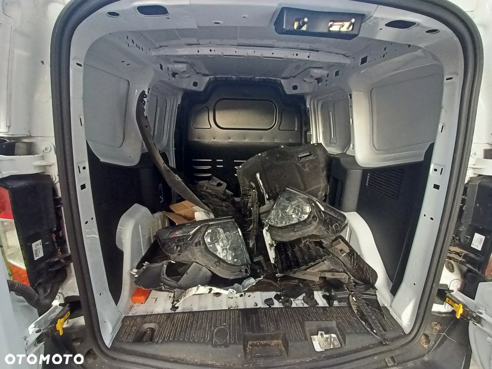 Ford Transit Courier - 10