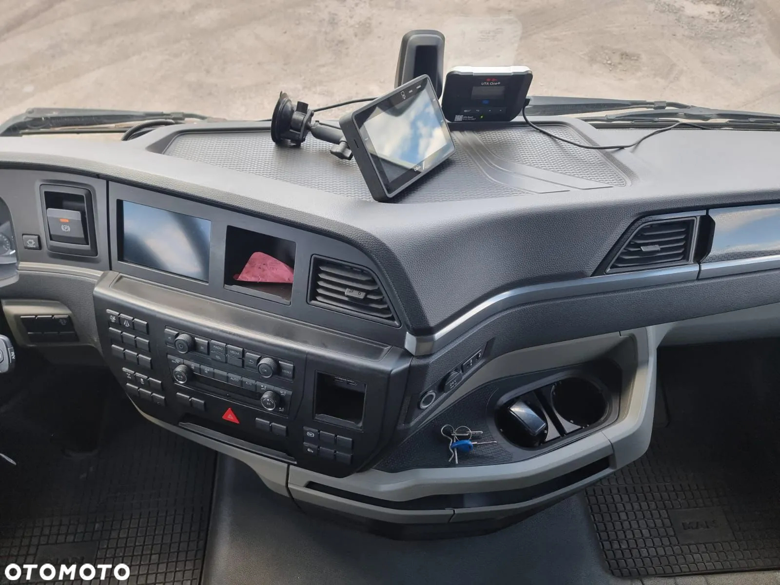 MAN TGX 18.470 LOWDECK PO KONTRAKCIE DUZA KABINA RETARDER ASYSTENT MARTWEGO POLA SALON PL AUTOMAT ZBIORNIKI 1090 LITRÓW RADAR - 17