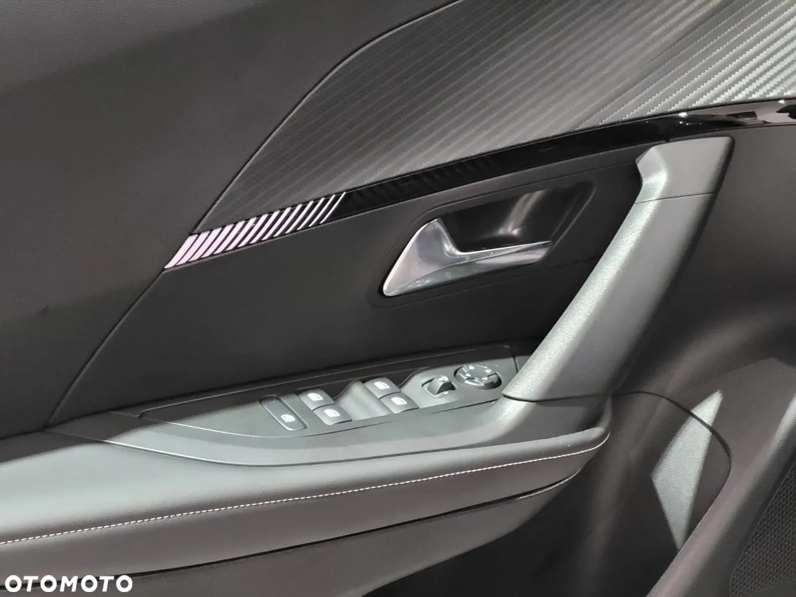 Peugeot 2008 PureTech mHEV Allure e-DCS6 - 8