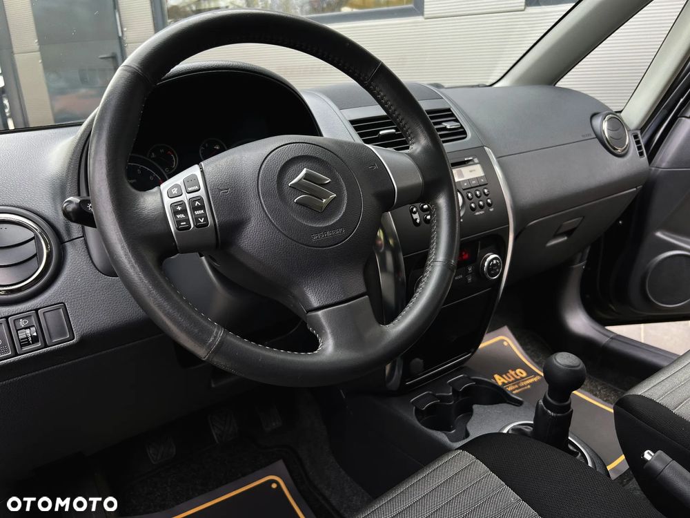 Suzuki SX4 1.6 Premium - 22