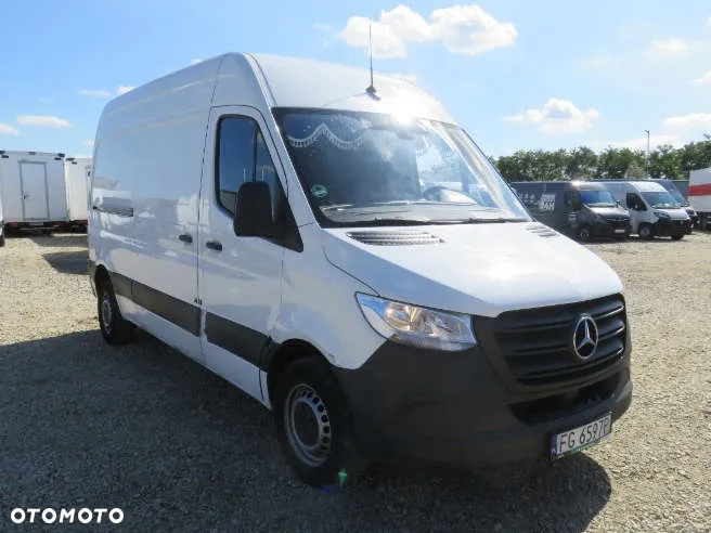 Mercedes-Benz Sprinter - 2