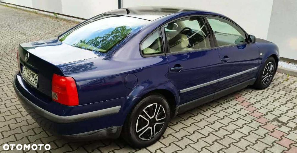 Volkswagen Passat - 4