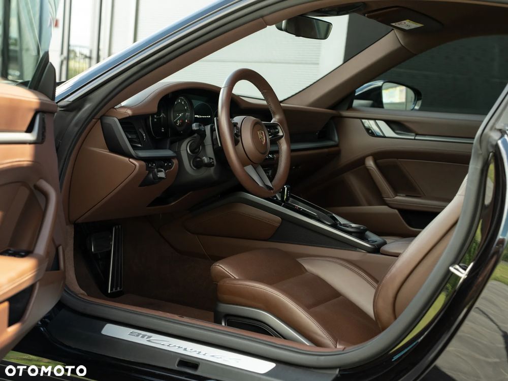 Porsche 911 Carrera 4S - 30