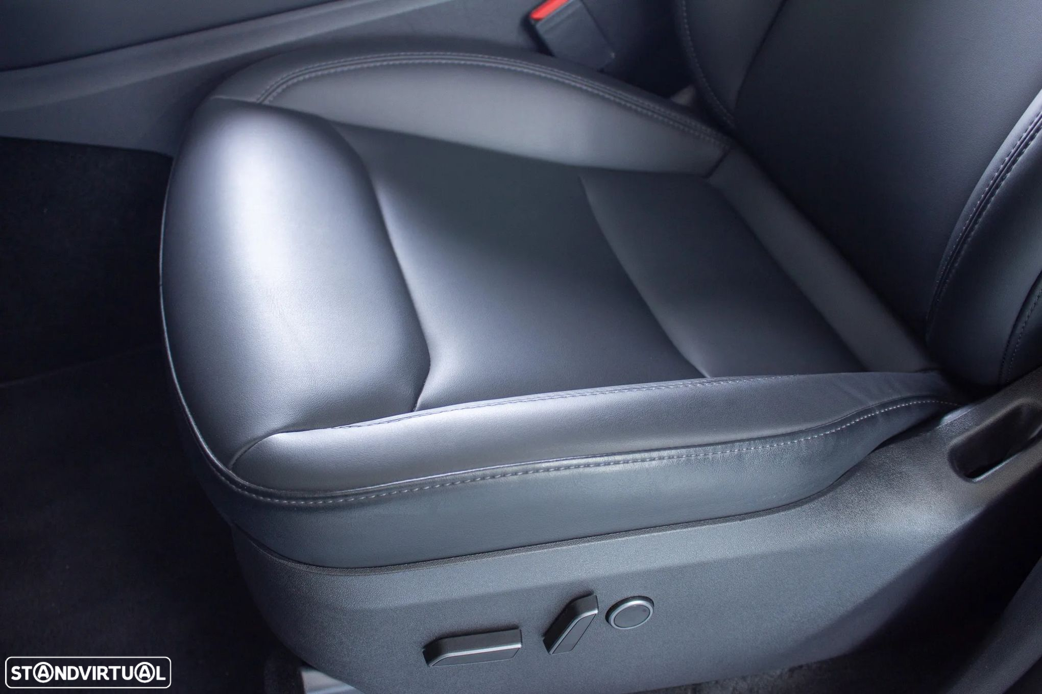 Tesla Model Y Performance Dual Motor AWD - 26