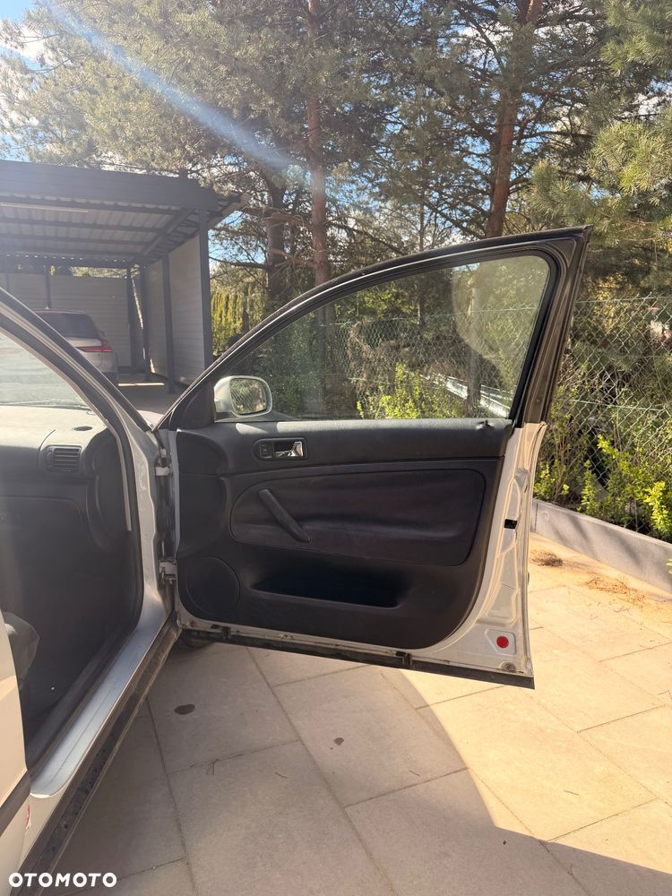 Volkswagen Passat 1.9 TDI Comfortline - 10