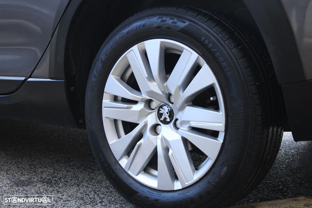 Peugeot 2008 1.2 PureTech Allure - 12