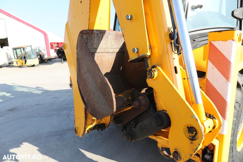 JCB 3CX 4T - 12