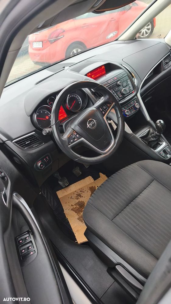 Opel Zafira - 13