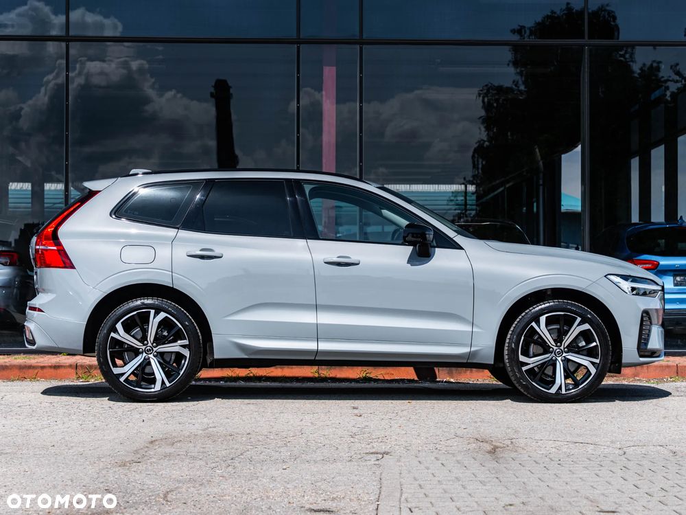 Volvo XC 60 B4 B Plus Dark - 16