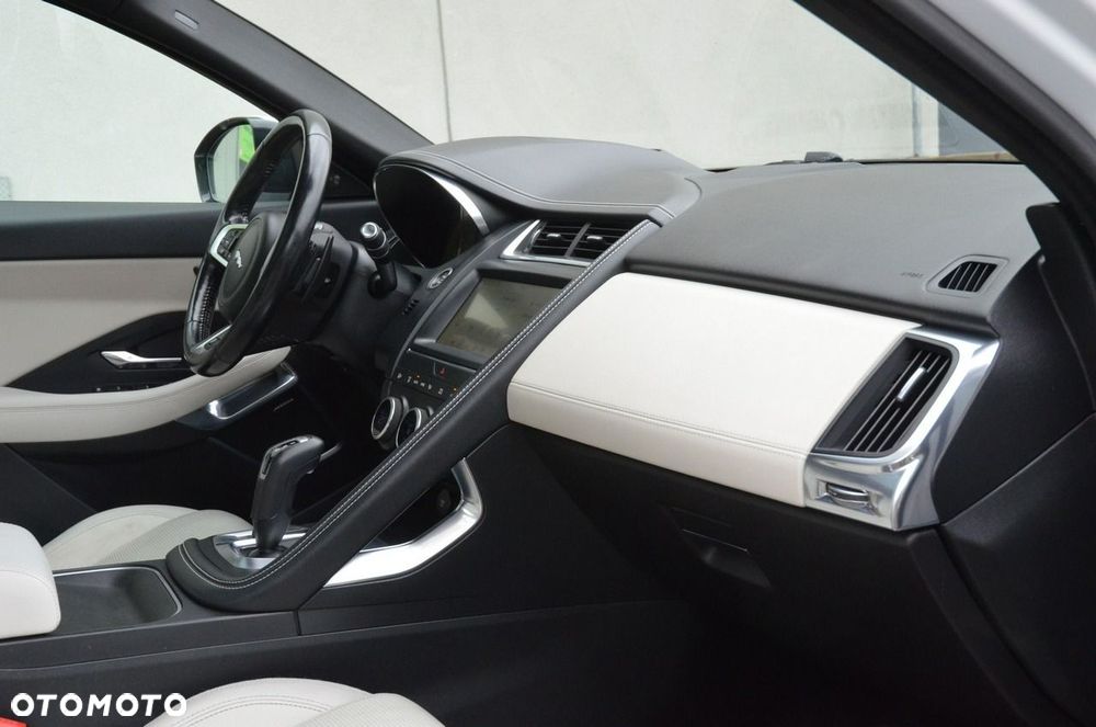 Jaguar E-Pace 2.0 i4P AWD R-Dynamic - 24