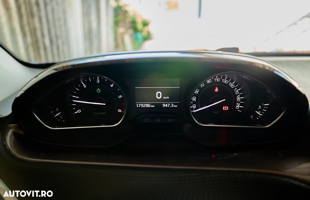 Peugeot 2008 e-HDi FAP 92 STOP & START Business-Line - 8