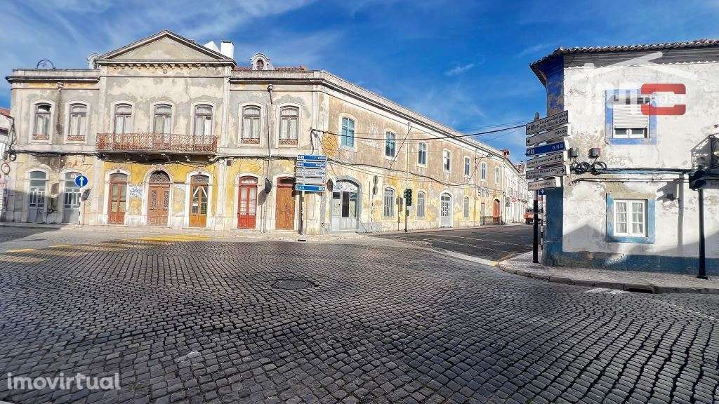 Prédio Habitacional Rés-do-Chão e 1º andar no Centro do Montijo - P... - Grande imagem: 2/28