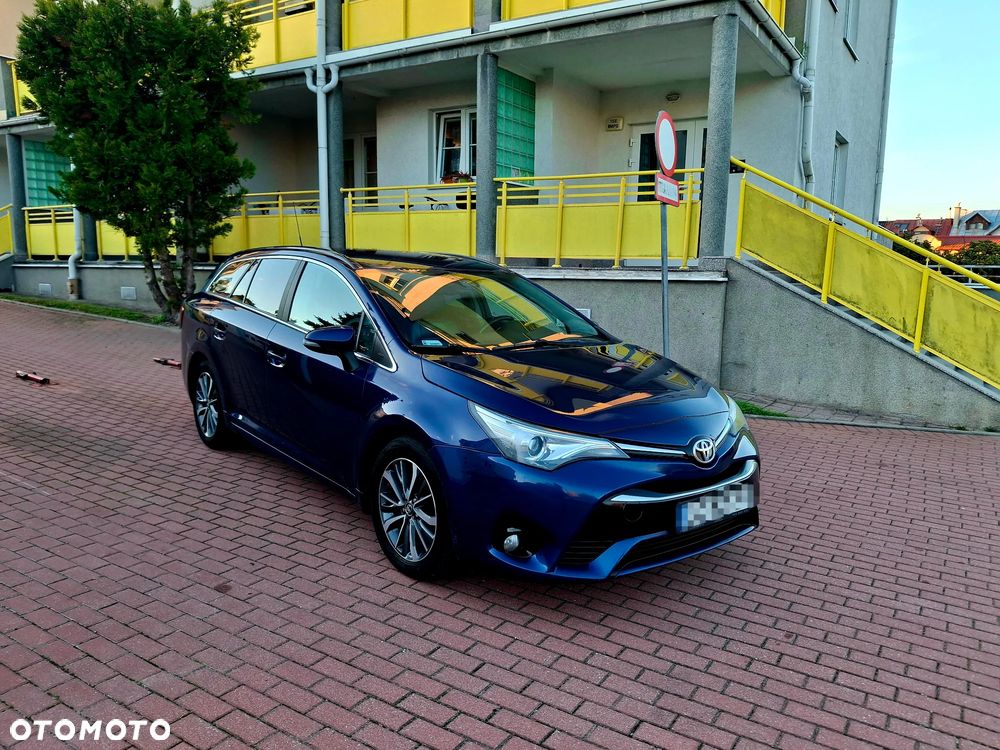 Toyota Avensis 2.0 D-4D Premium - 2