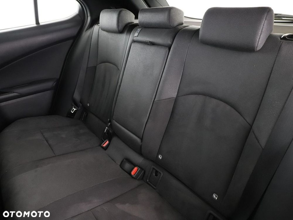 Lexus UX 250h - 18