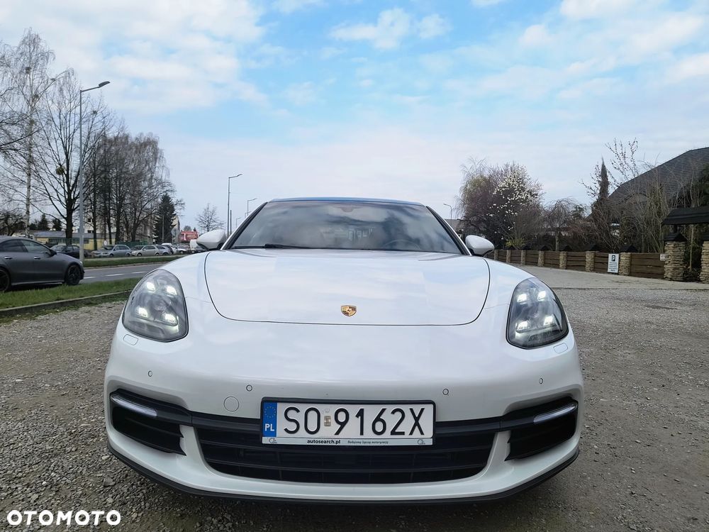 Porsche Panamera - 4