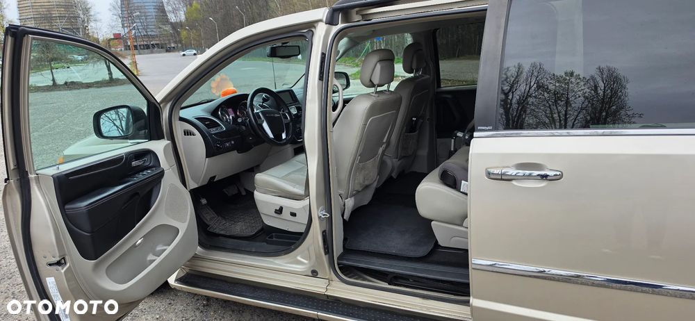 Chrysler Town & Country 3.6 Limited - 8