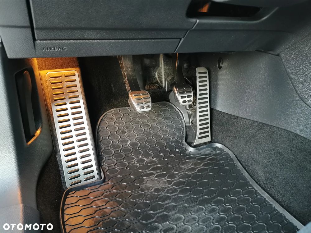 Volkswagen Golf - 36