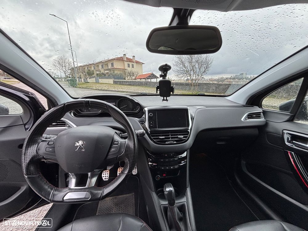 Peugeot 208 1.2 PureTech GT Line - 12