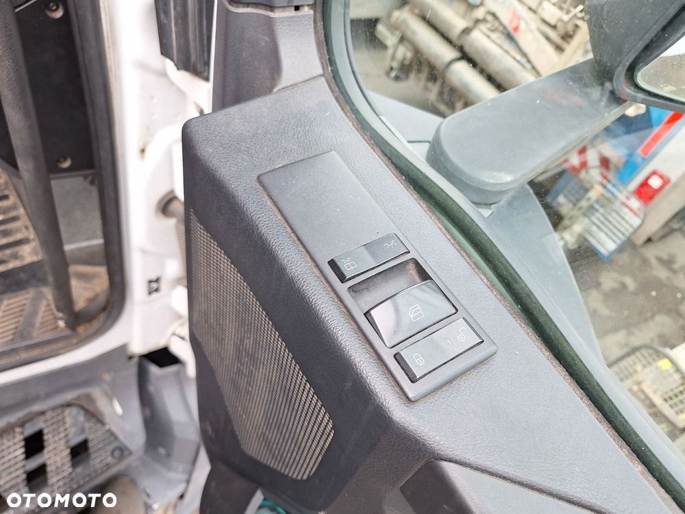 Versalift Arocs 2535 6X2 - 22