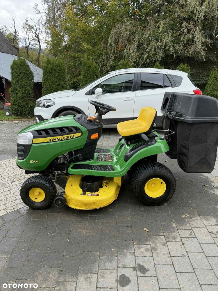 John Deere E100 - 1