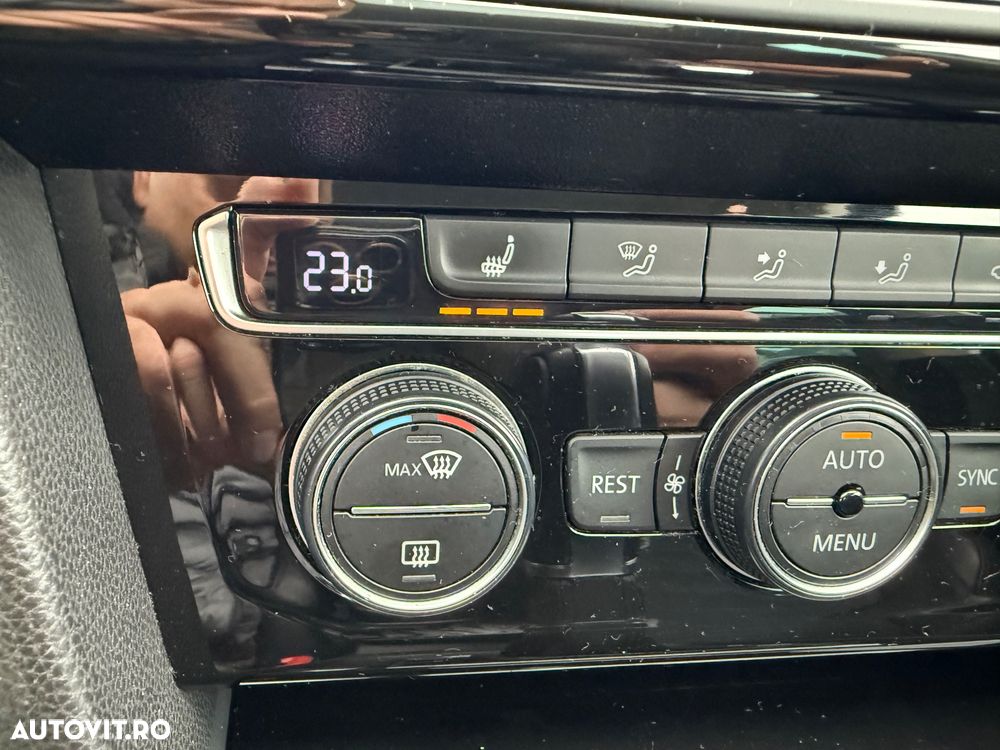 Volkswagen Passat Variant 1.6 TDI SCR DSG Business - 19