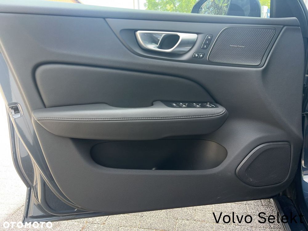Volvo V60 B4 B Plus Dark - 25