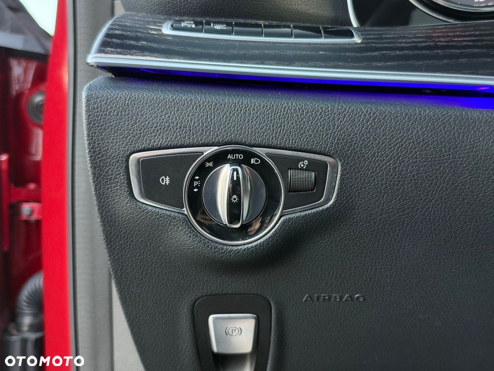 Mercedes-Benz Klasa E 220 d 4-Matic All-Terrain - 31