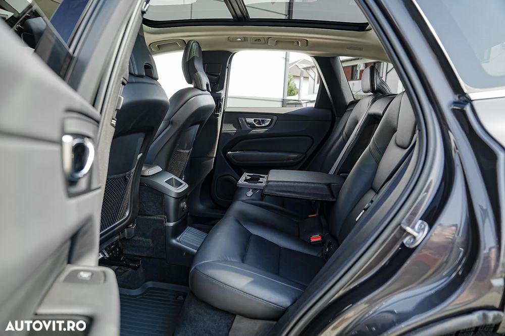 VOLVO XC60 2022 — imagine 14