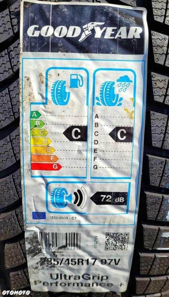 2x Goodyear UltraGrip Performance  235/45R17 97V XL Z402A - 4