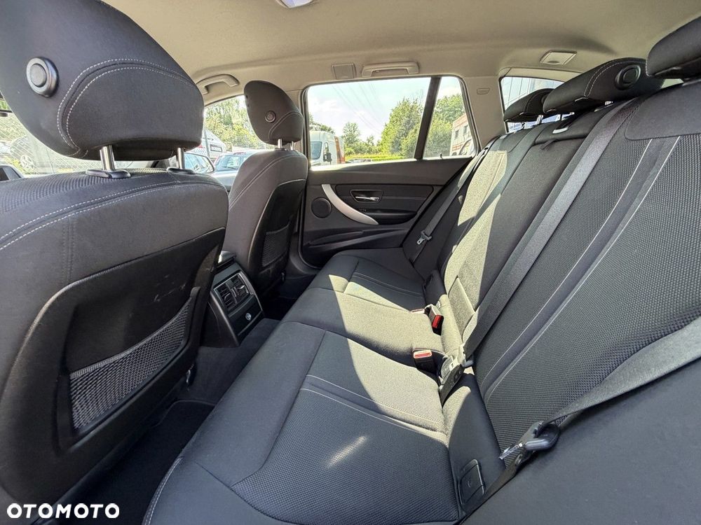 BMW Seria 3 318d - 13