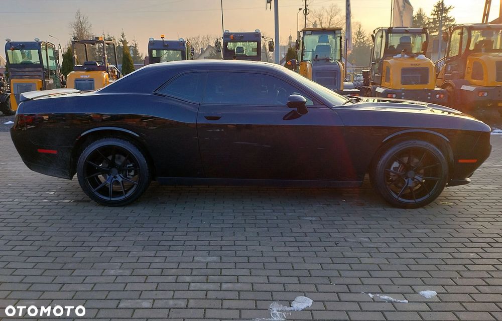 Dodge Challenger - 11