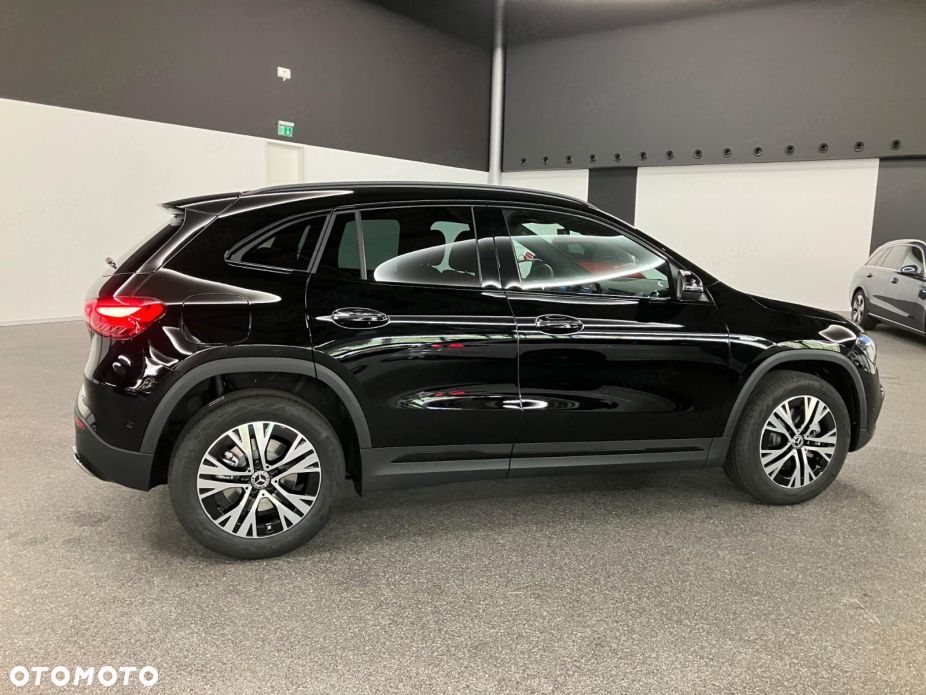 Mercedes-Benz GLA 200 Progressive - 2