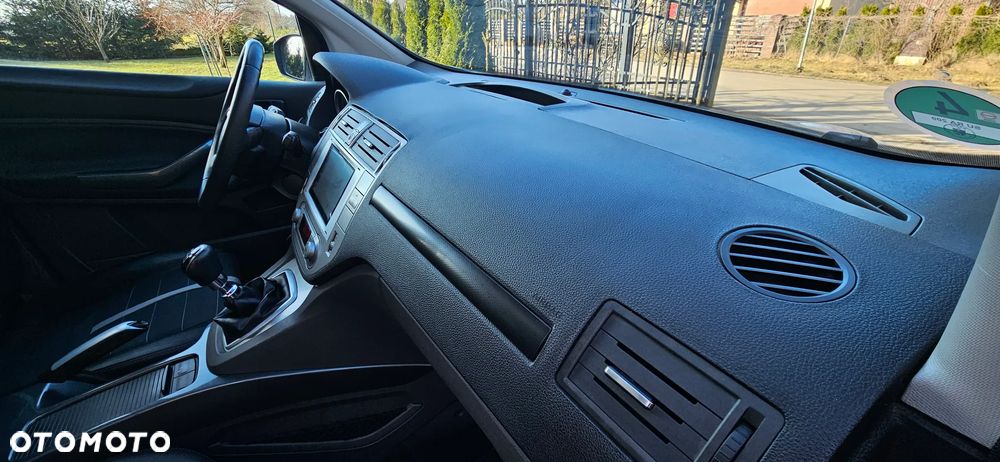 Ford Kuga 2.0 TDCi 2x4 Titanium - 25