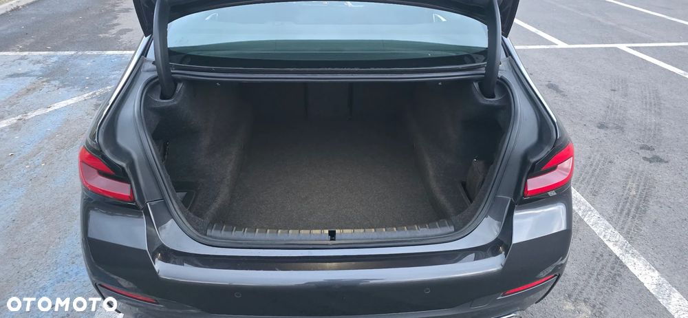 BMW Seria 5 520d Sport Line - 13