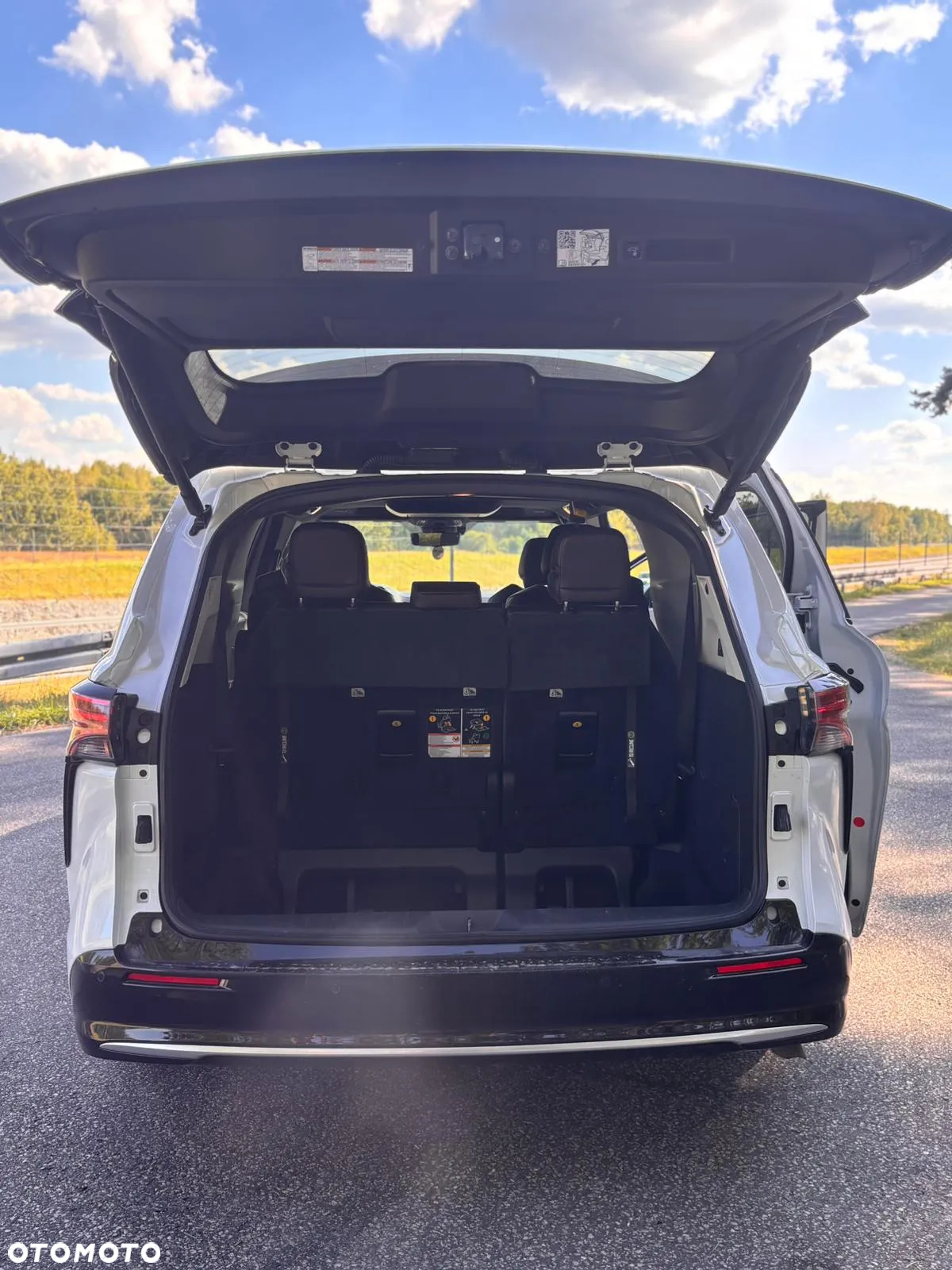 Toyota Sienna - 16