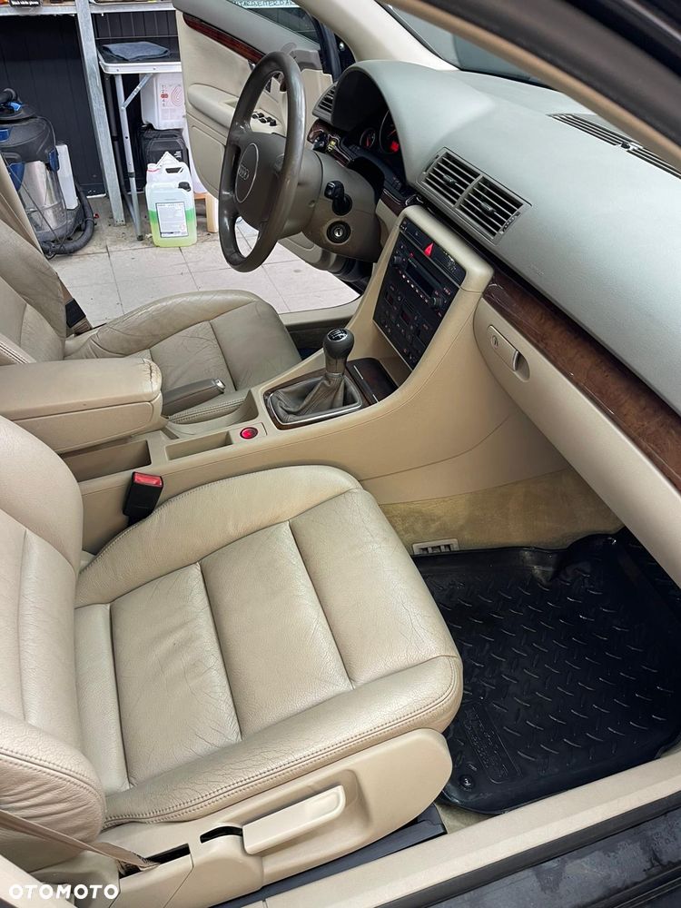 Audi A4 Limousine - 32