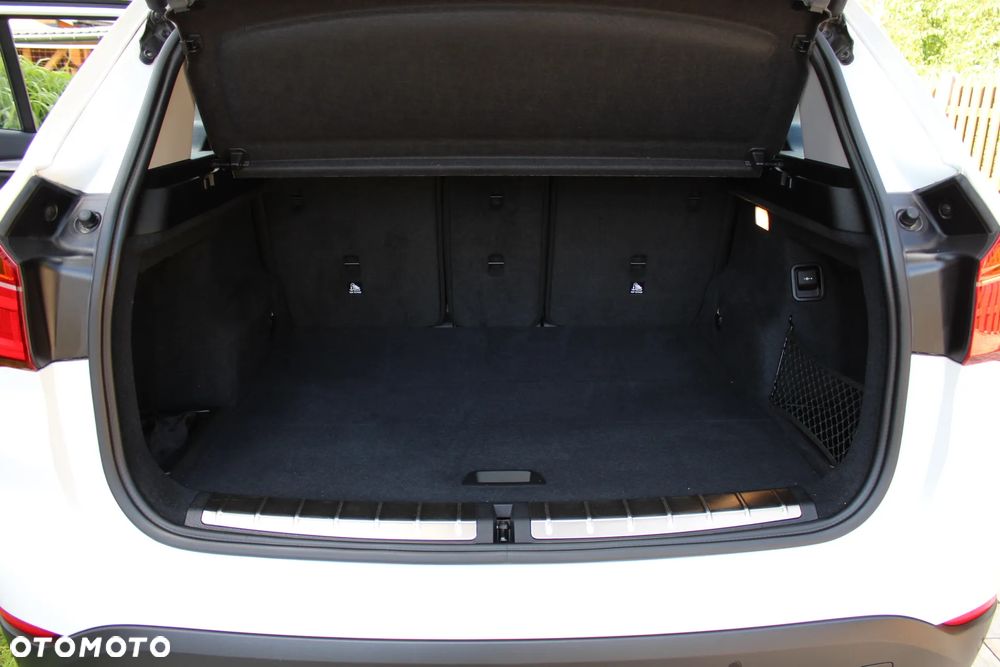 BMW X1 sDrive18i xLine - 40