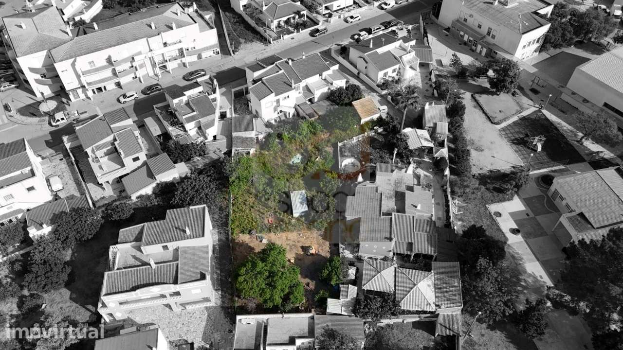 Pêra - Terreno Urbano com 645 m2 - Localização Central - Grande imagem: 3/24