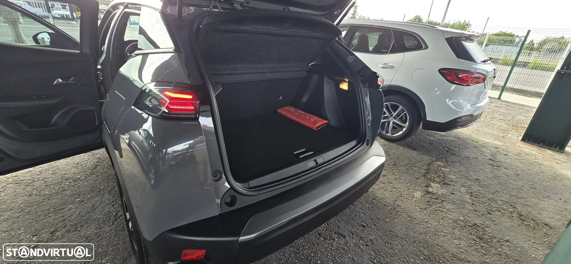 Peugeot 2008 PureTech 100 Allure - 30