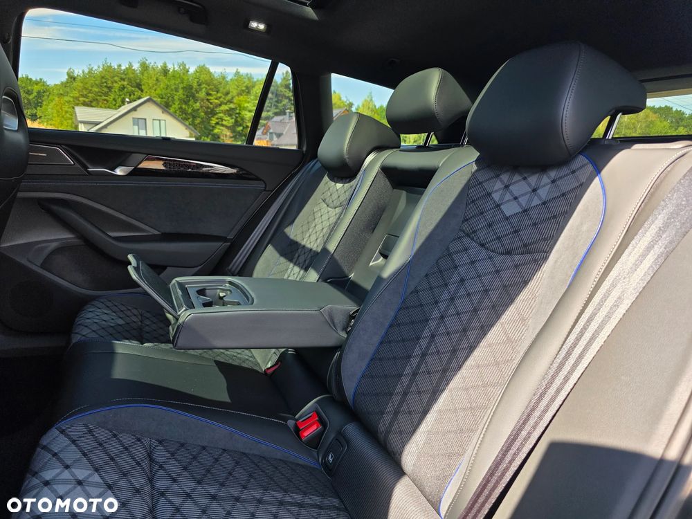 Volkswagen Passat Variant 2.0 TSI R-Line Plus DSG - 21