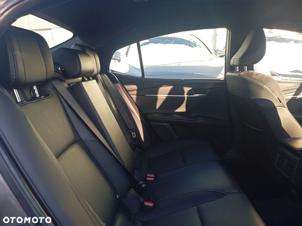Toyota Camry - 12