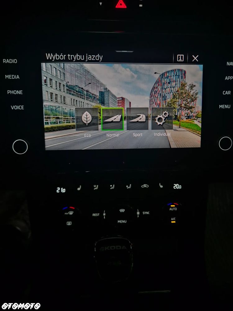 Skoda Superb 2.0 TDI SCR 4x4 Style DSG - 9