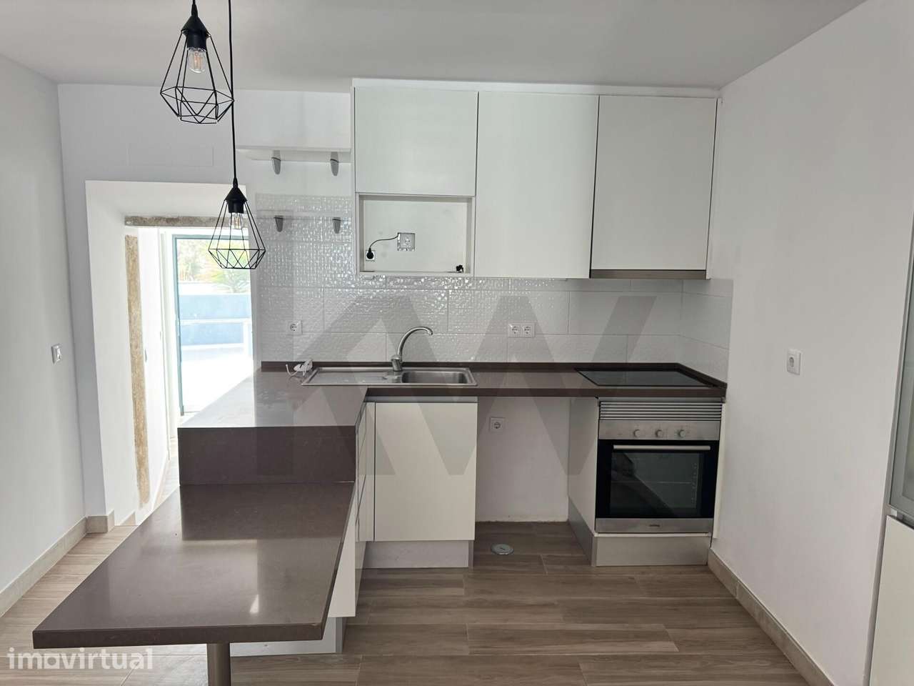 T1 remodelado para arrendamento em Paio Pires, com amplo terraço - Grande imagem: 5/32