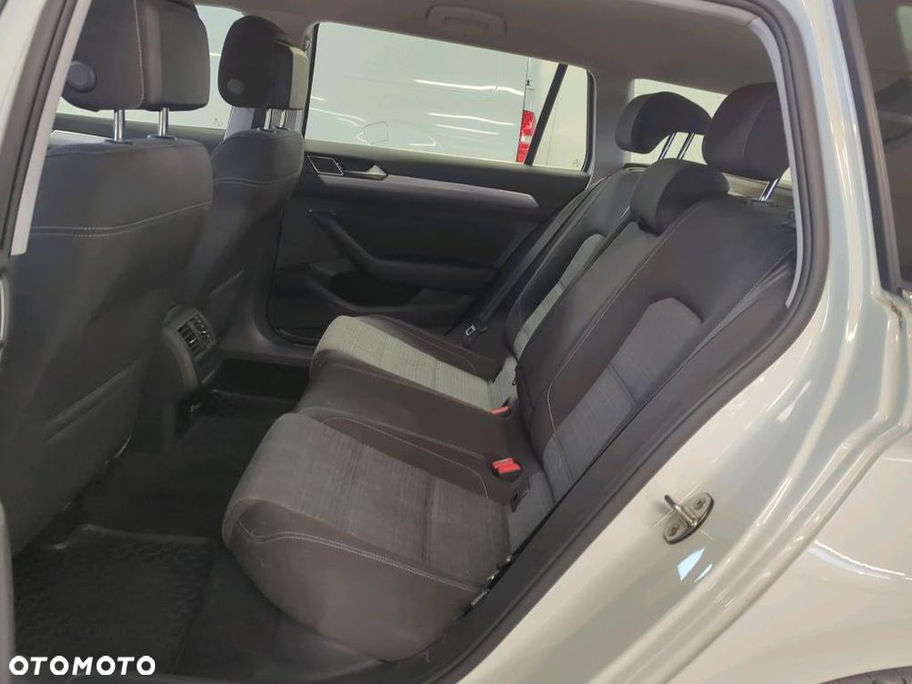 Volkswagen Passat 2.0 TDI EVO Business - 9